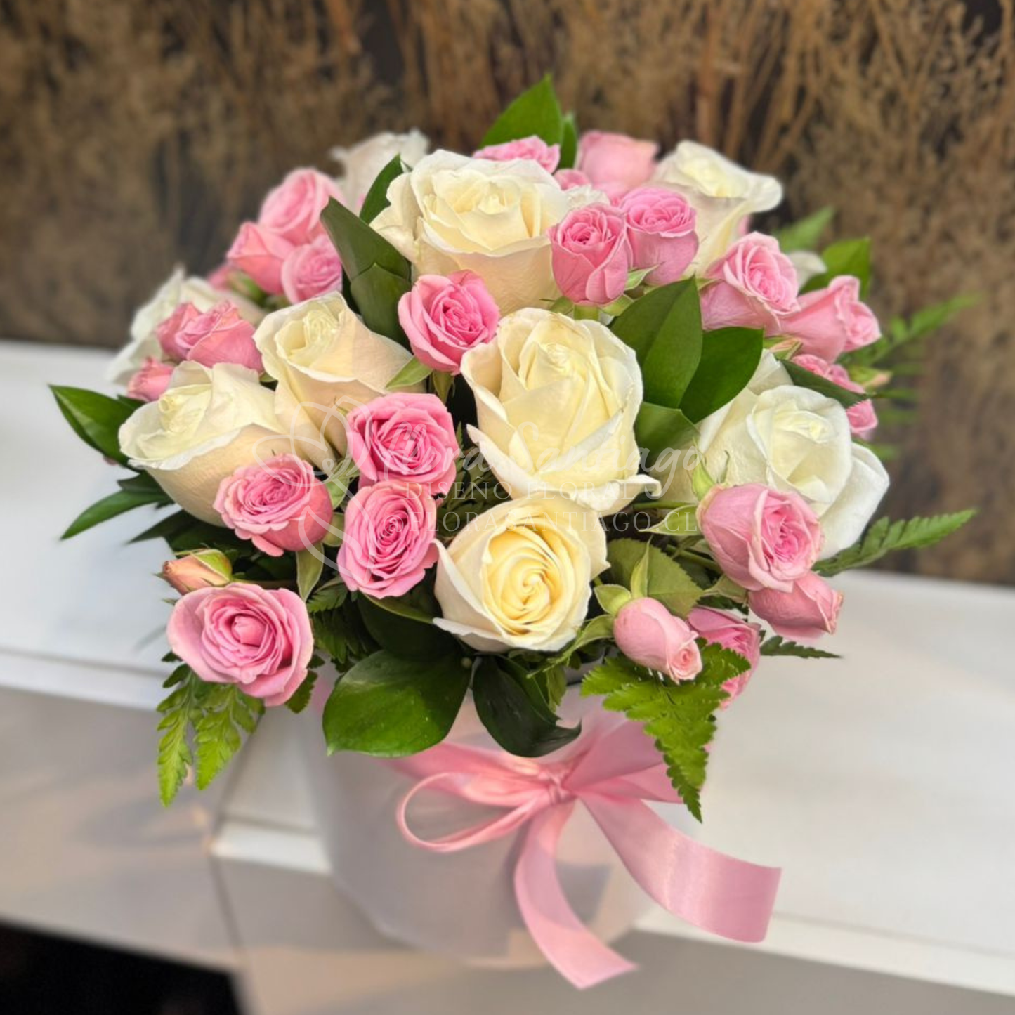 box de rosas blancas y rosas pastel