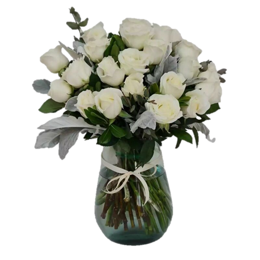 24 ROSAS BLANCAS EN FLORERO