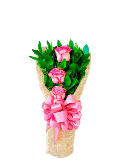 Ramo de 3 rosas rosadas en arpillera