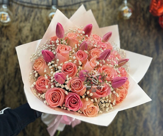 Ramo de 10 rosas rosadas y 10 tulipanes