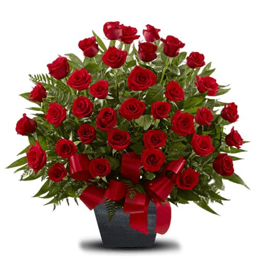 ROMANTICO ARREGLO DE 50 ROSAS IMPORTADAS