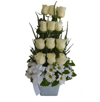 ARRIMO DE 12 ROSAS Y MARGARITAS