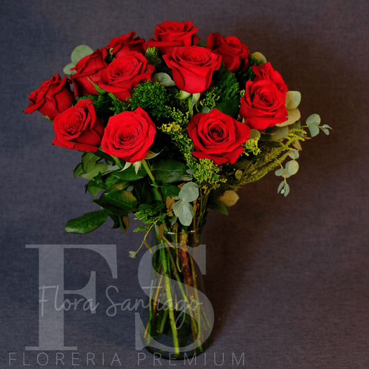 Florero con 12 rosas rojas importadas envía flores a domicilio