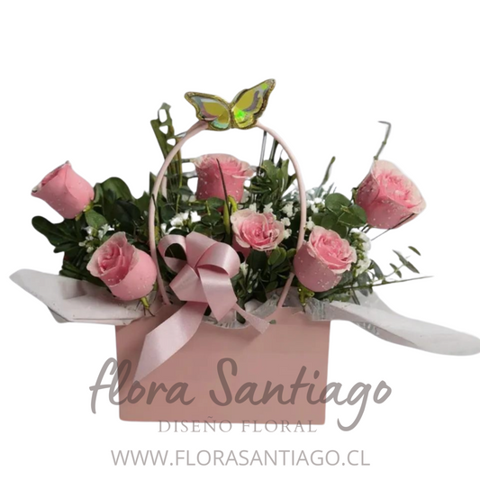 Arreglo Cartera con 6 rosas rosadas