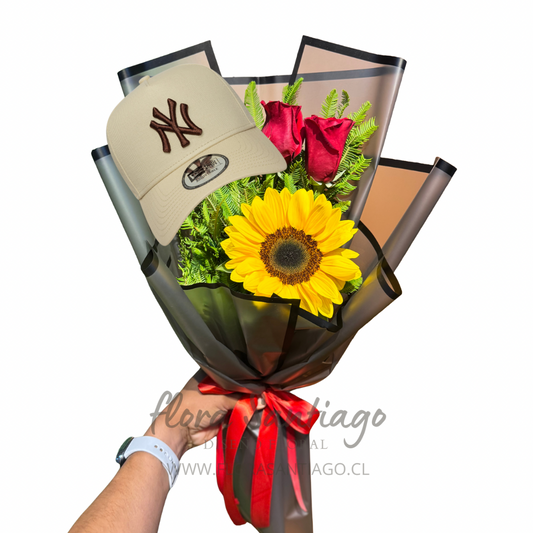 Arreglo para hombre con 3 rosas y un girasol mas gorra original