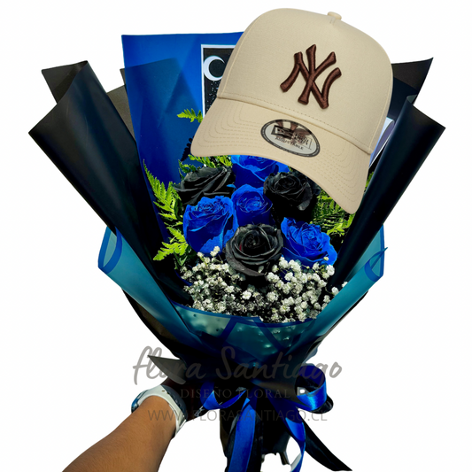Arreglo para hombre con Rosa negra y rosa azul mas gorra original