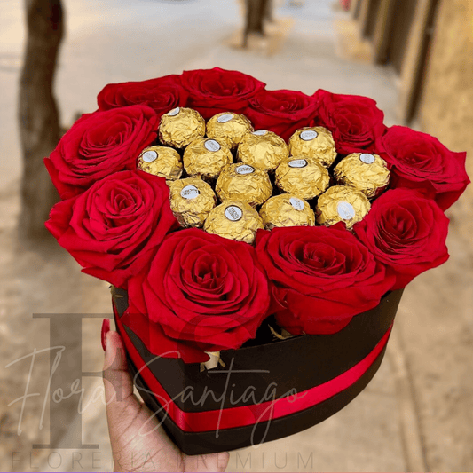 box corazón con 10 rosas 13 bombones de chocolate, envía Flores a domicilio