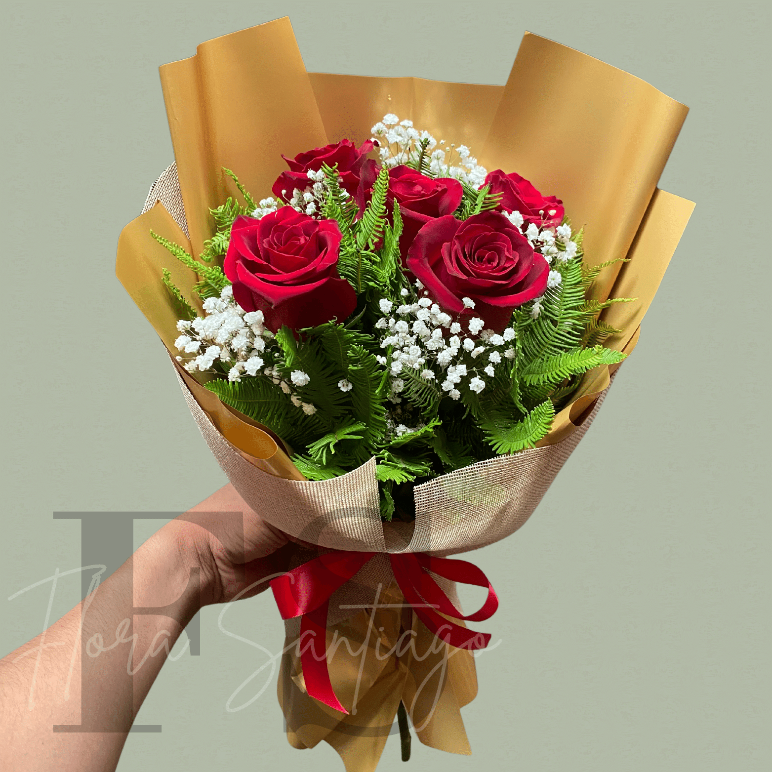 Ramo con 5 rosas rojas envueltas en lindo Papel, envía flores a domici ...