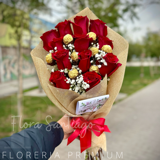 Ramo 12 rosas y 8 bombones