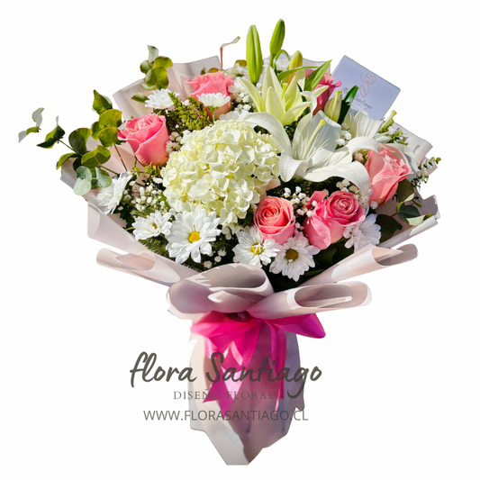 Ramo de 6 rosas rosadas, 2 varas lirio blanco y una Hortensia