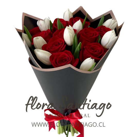 Ramo de rosas y tulipanes