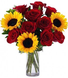 FLORERO DE 10 ROSAS IMPORTADAS Y 4 GIRASOLES