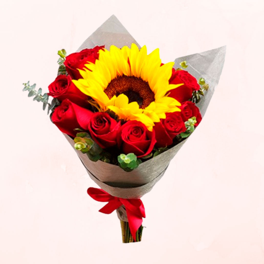 Ramo de 12 Rosas Rojas con Girasol