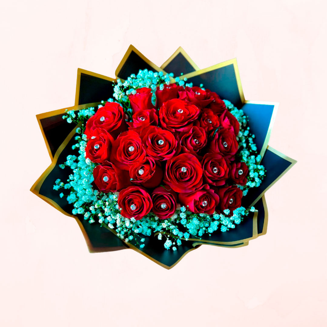 Ramo de 25 Rosas rojas, rodeado de Gypsophila y Cristales