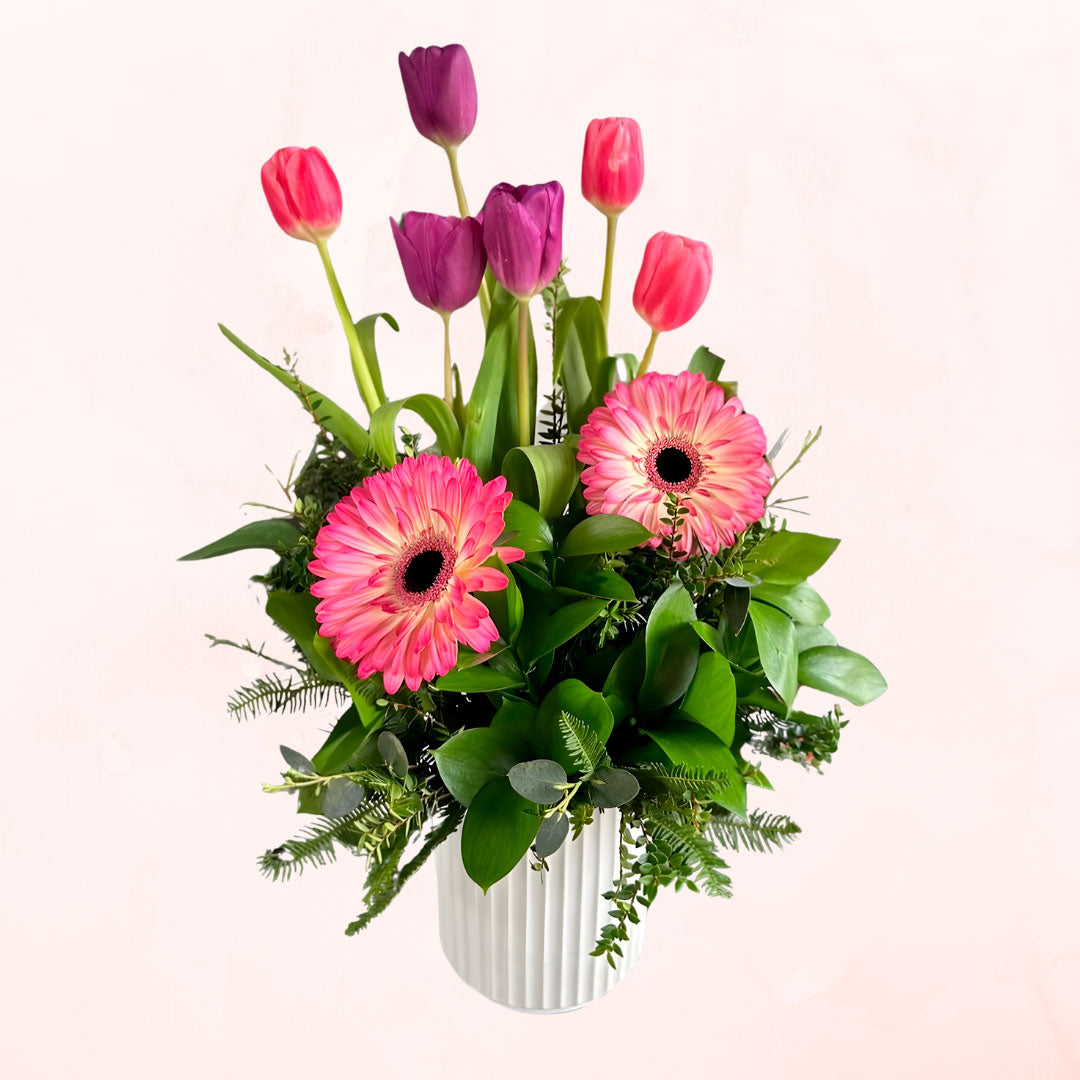 Lindo florero de Tulipanes con Gerberas